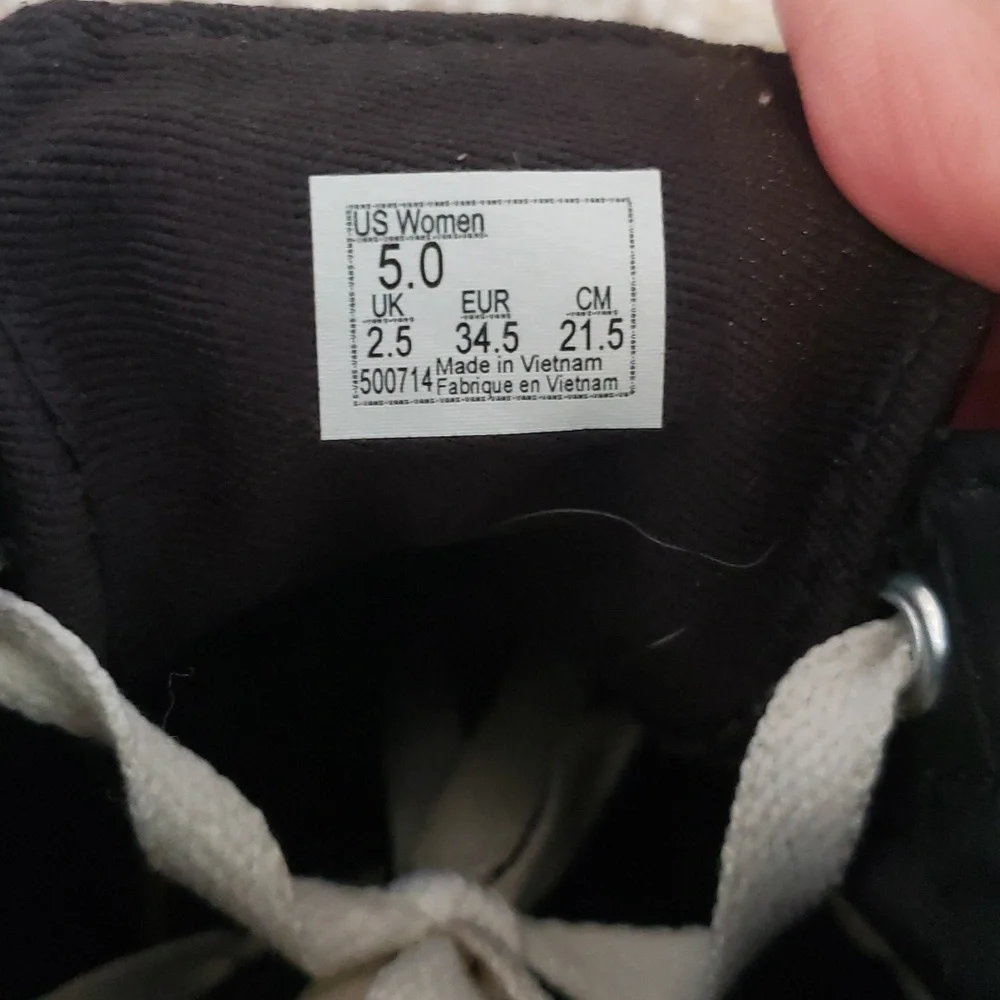 Vans - Picture 3 of 6